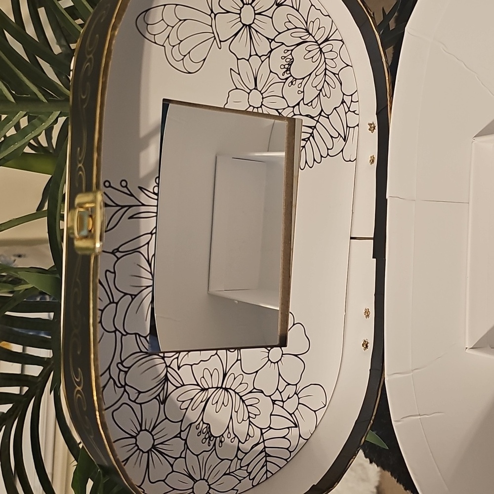 Chic Floral Cosmetic Train Case - Black and White - Picture 8 of 8